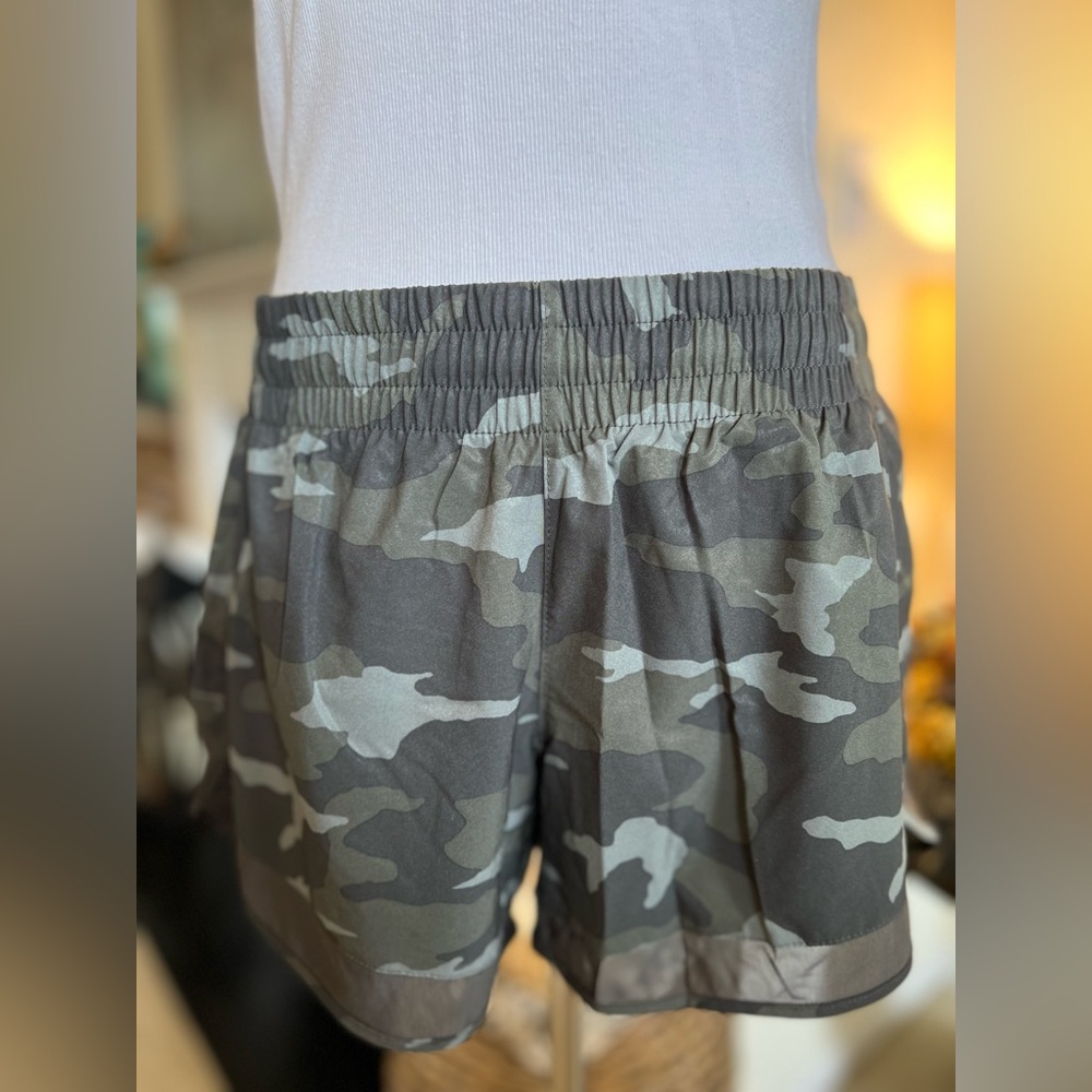 EUC! ATHLETA MESH RACER RUN MID RISE 4 SHORT size small - Picture 6 of 12